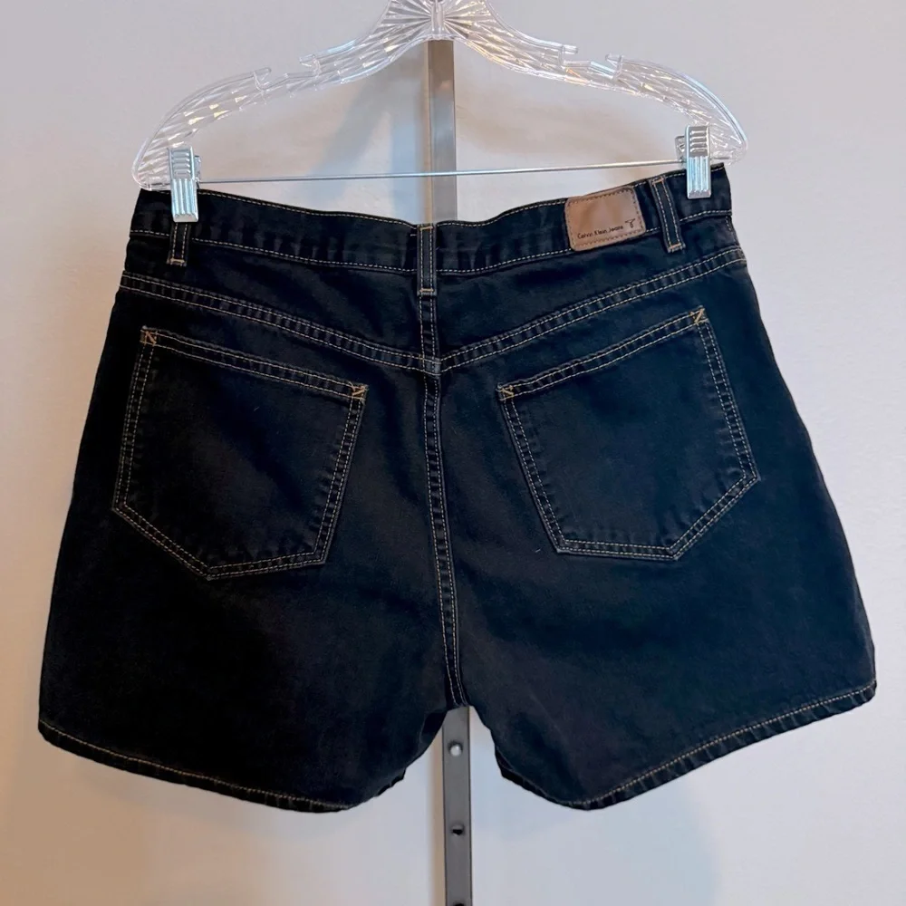 Calvin Klein Jeans women’s dark wash denim shorts size 14